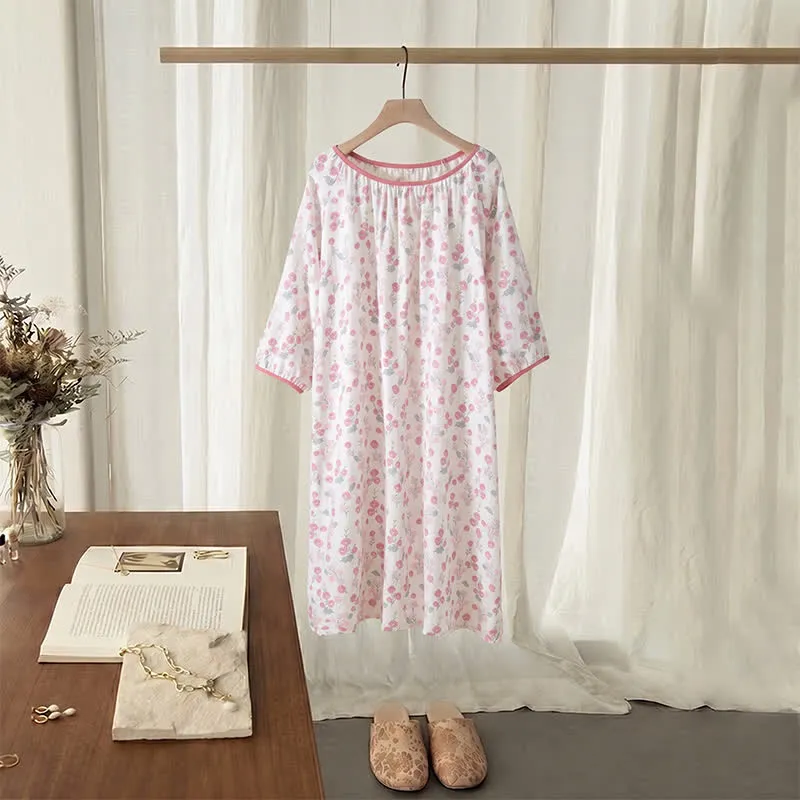 Nachtkleid aus Baumwolle in pastoralem Rosa mit Blumenmuster