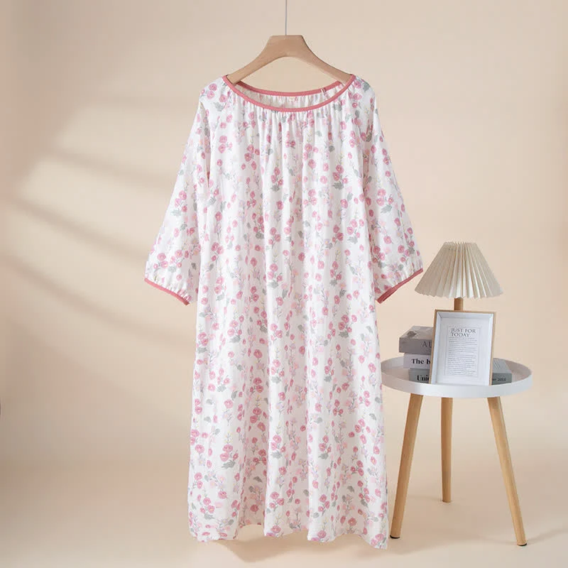 Nachtkleid aus Baumwolle in pastoralem Rosa mit Blumenmuster