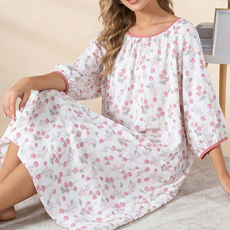 Nachtkleid aus Baumwolle in pastoralem Rosa mit Blumenmuster