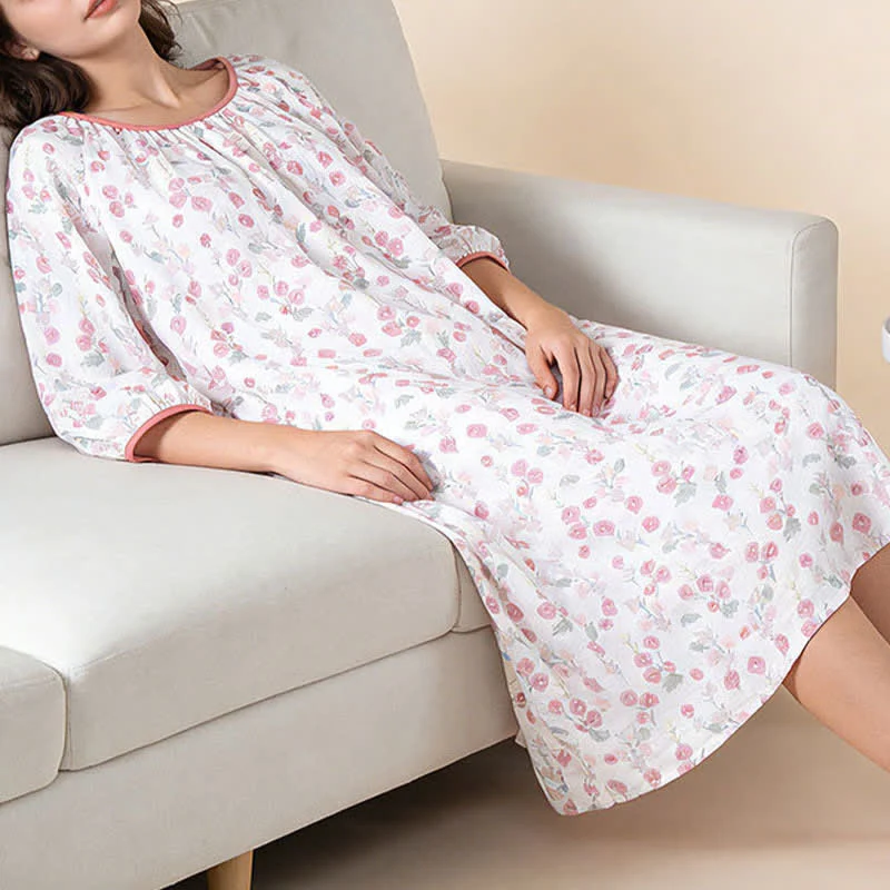 Nachtkleid aus Baumwolle in pastoralem Rosa mit Blumenmuster