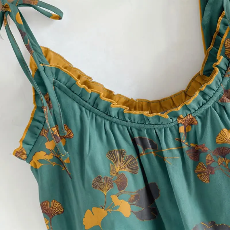 Loungewear-Set mit botanischem Blattmuster: Trägertop und Hose
