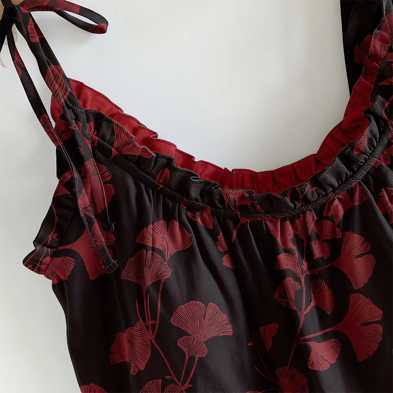 Loungewear-Set mit botanischem Blattmuster: Trägertop und Hose