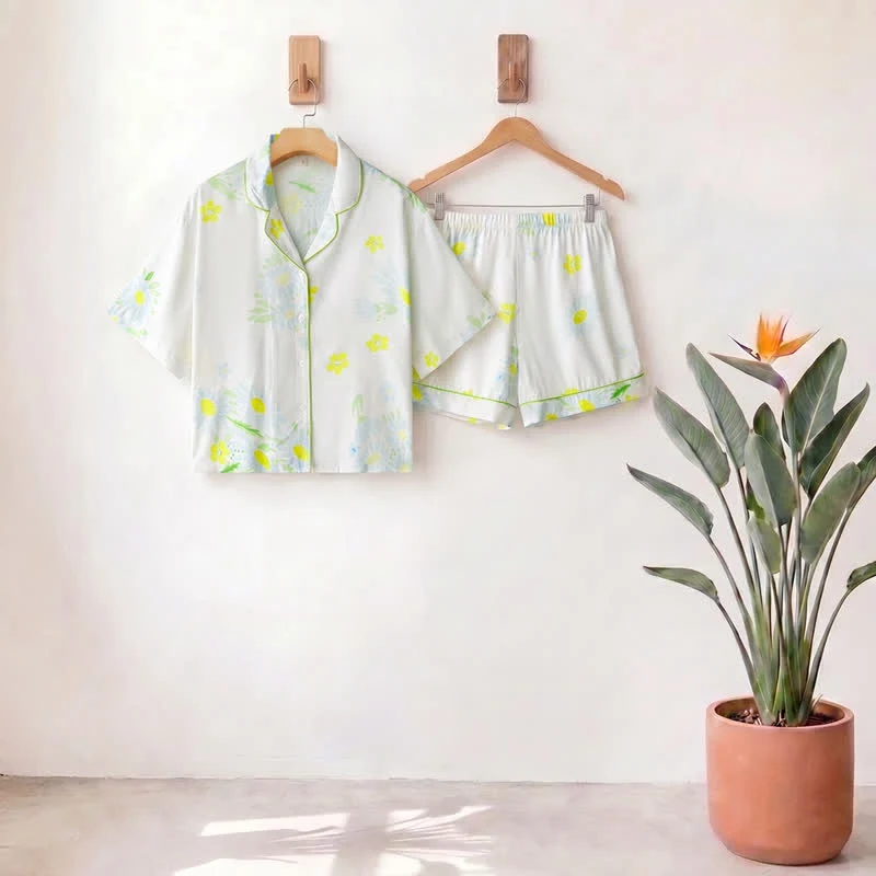 Pyjama-Shorts-Set mit Sonnenblumen-Minz-Kontrastbesatz