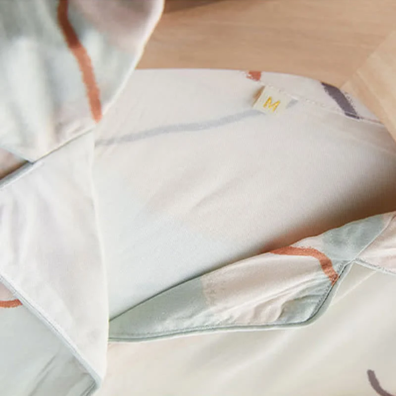 Loungewear-Set aus Satin mit abstraktem Print und kurzen Ärmeln