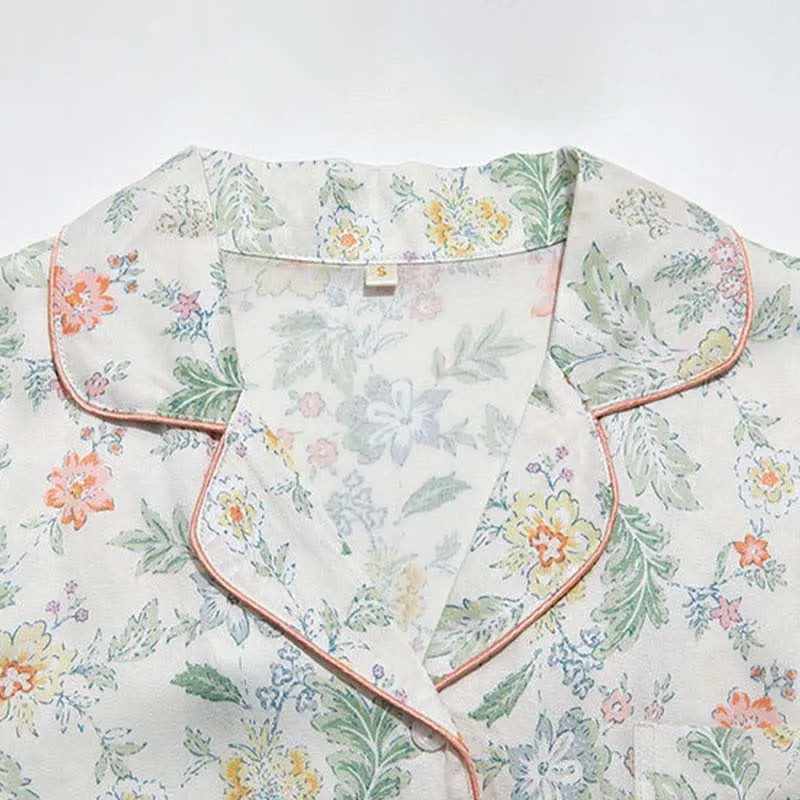 Französischer Satin-Kurzpyjama mit Blumenmuster für Sommernächte