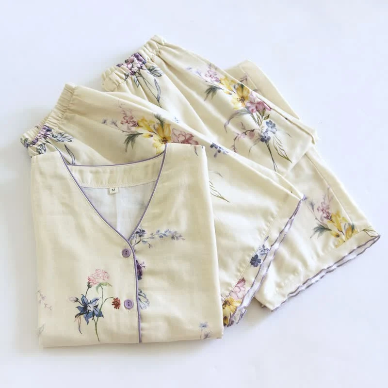 Damenpyjama aus Baumwolle mit Iris-Blumenmuster (3-teilig)