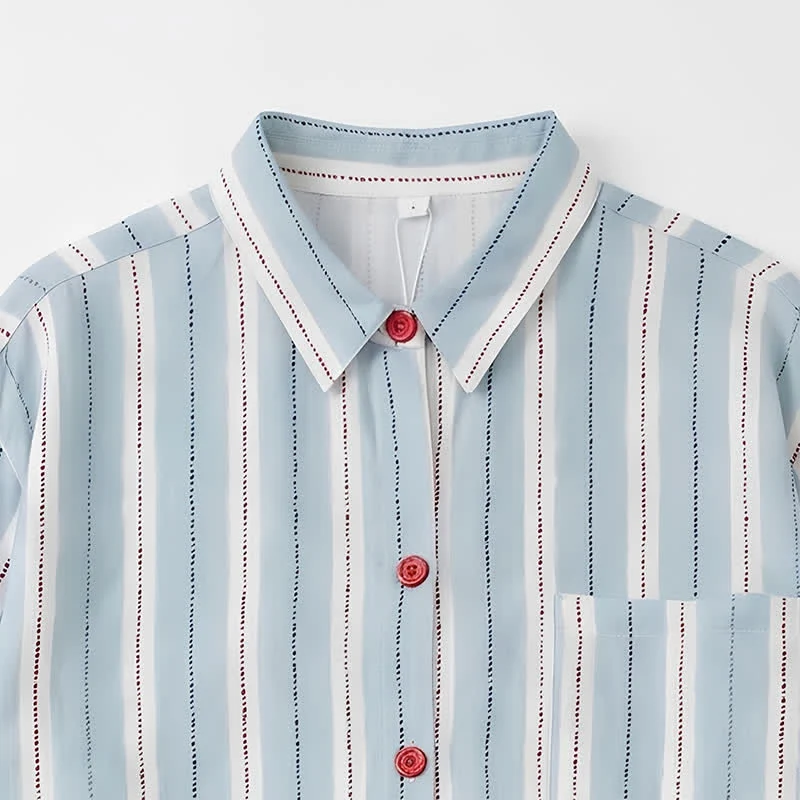 Pyjama aus doppellagigem Baumwollstoff mit roten Akzenten und blauen Streifen