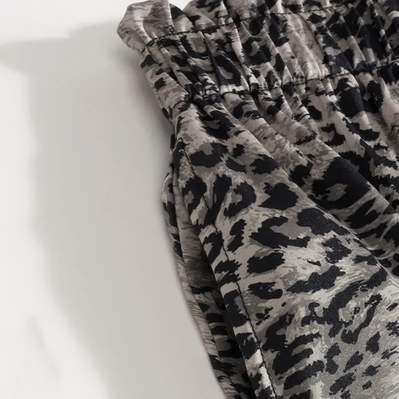 Partnerpyjamas mit Leopardenmuster und Kontrastfarben