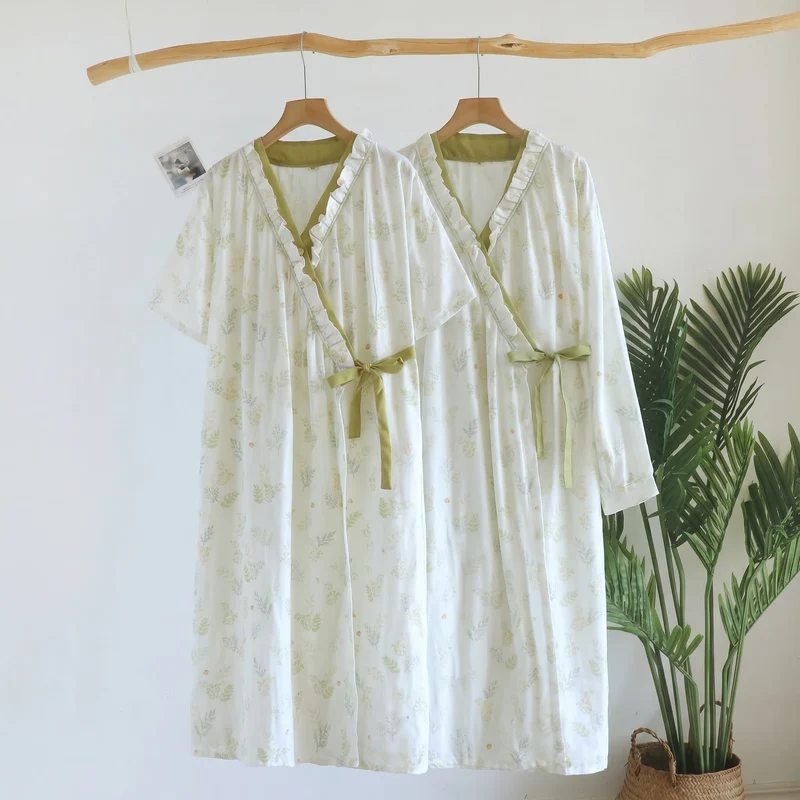Yukata-Kleid aus Baumwollgaze mit Waldherbarium