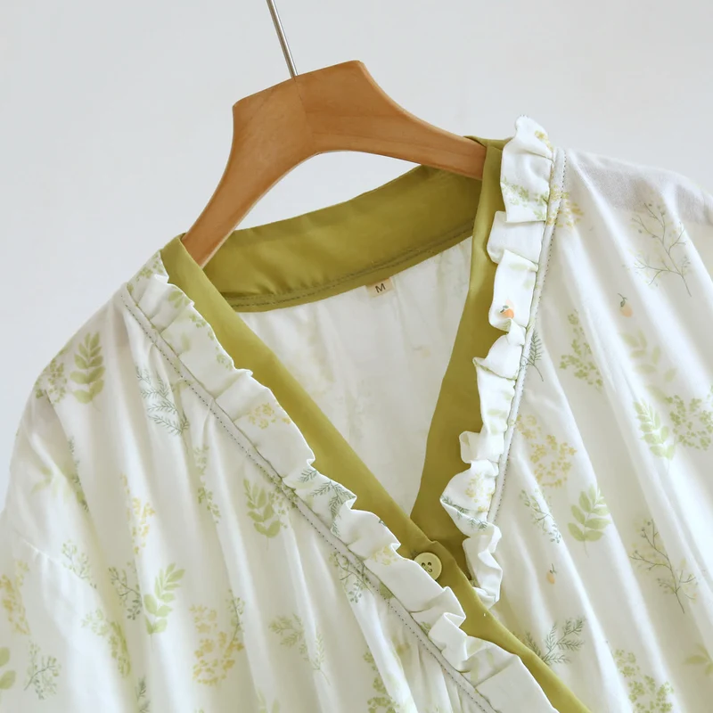 Yukata-Kleid aus Baumwollgaze mit Waldherbarium