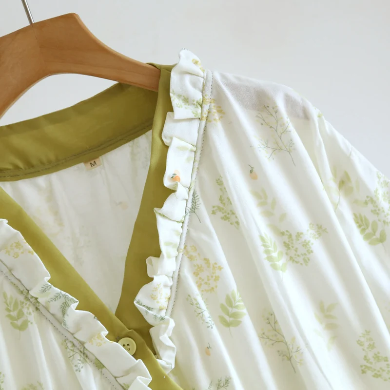 Yukata-Kleid aus Baumwollgaze mit Waldherbarium