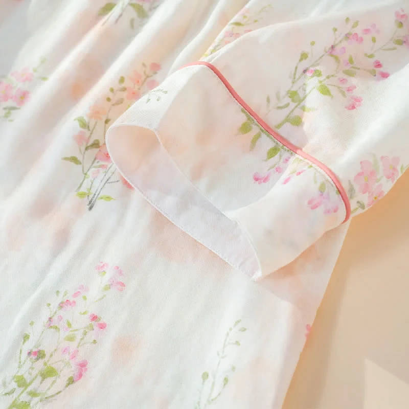 Pyjama mit Blumenmuster aus Bambus-Baumwolle mit Bindeband am Hals