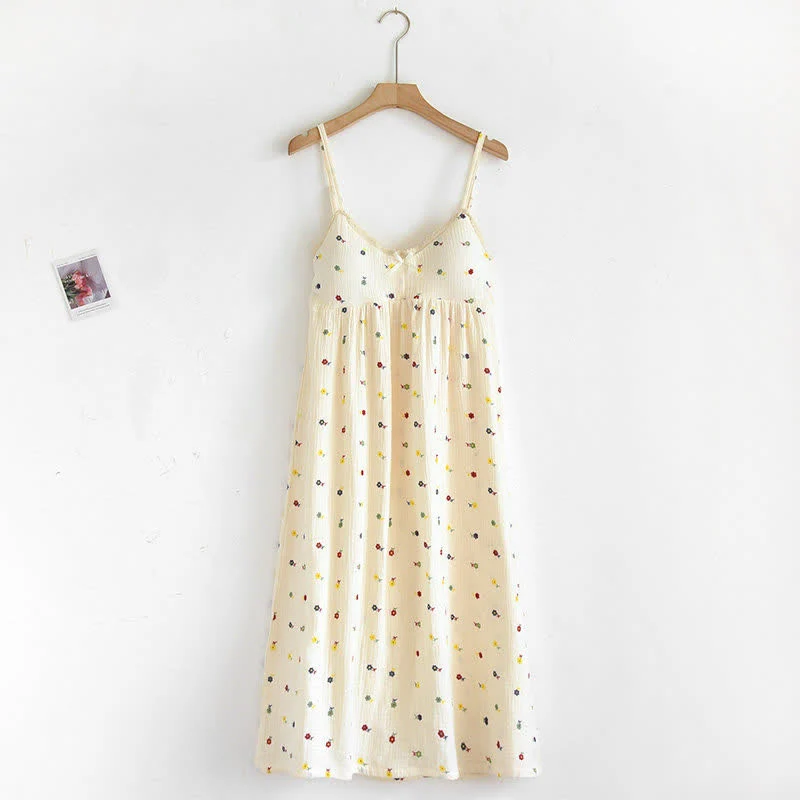 Romantisches Hauskleid mit zartem Blumenmuster