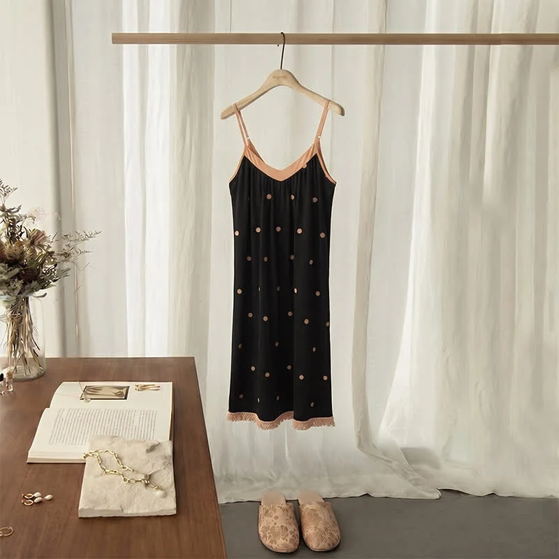 Schwarzes Baumwoll-Loungedress mit weißen Punkten