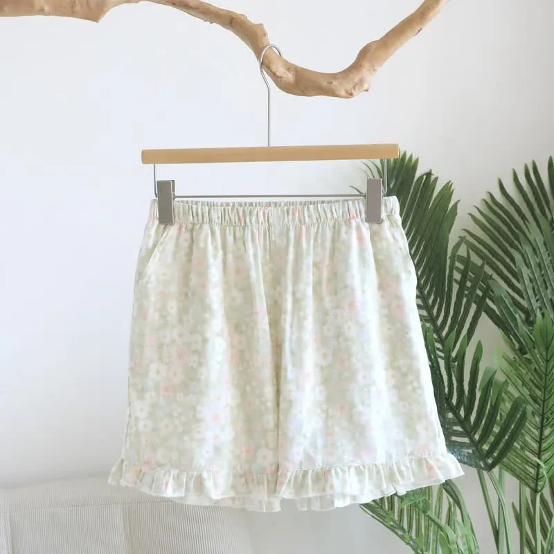 Grüne Pyjama-Shorts aus Baumwolle mit Blumenmuster und Rüschen