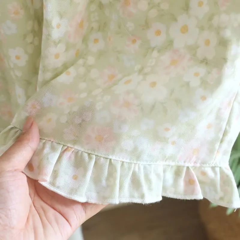 Grüne Pyjama-Shorts aus Baumwolle mit Blumenmuster und Rüschen