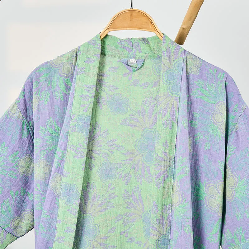 Erfrischender Kimono-Bademantel aus doppellagigem Gaze mit floralem Muster