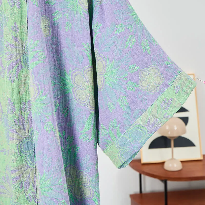 Erfrischender Kimono-Bademantel aus doppellagigem Gaze mit floralem Muster