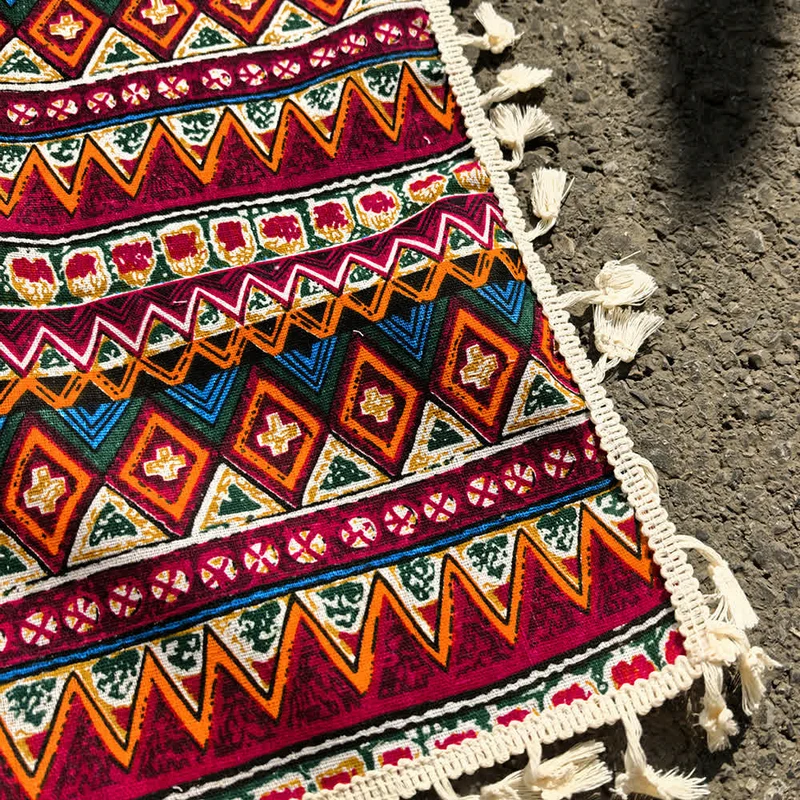 Boho-Picknickdecke im Ethno-Stil mit Quasten