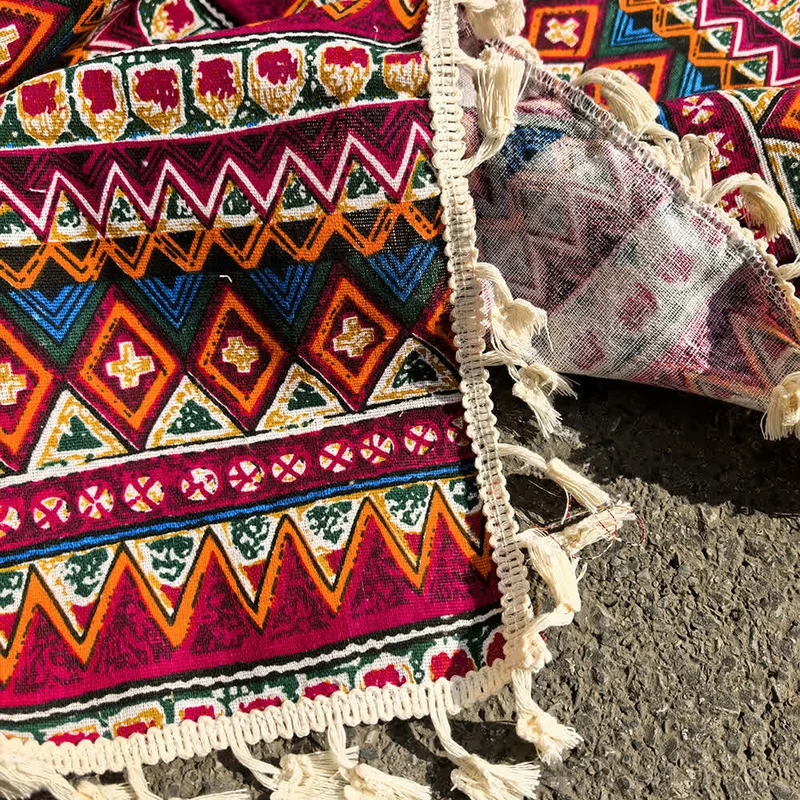 Boho-Picknickdecke im Ethno-Stil mit Quasten