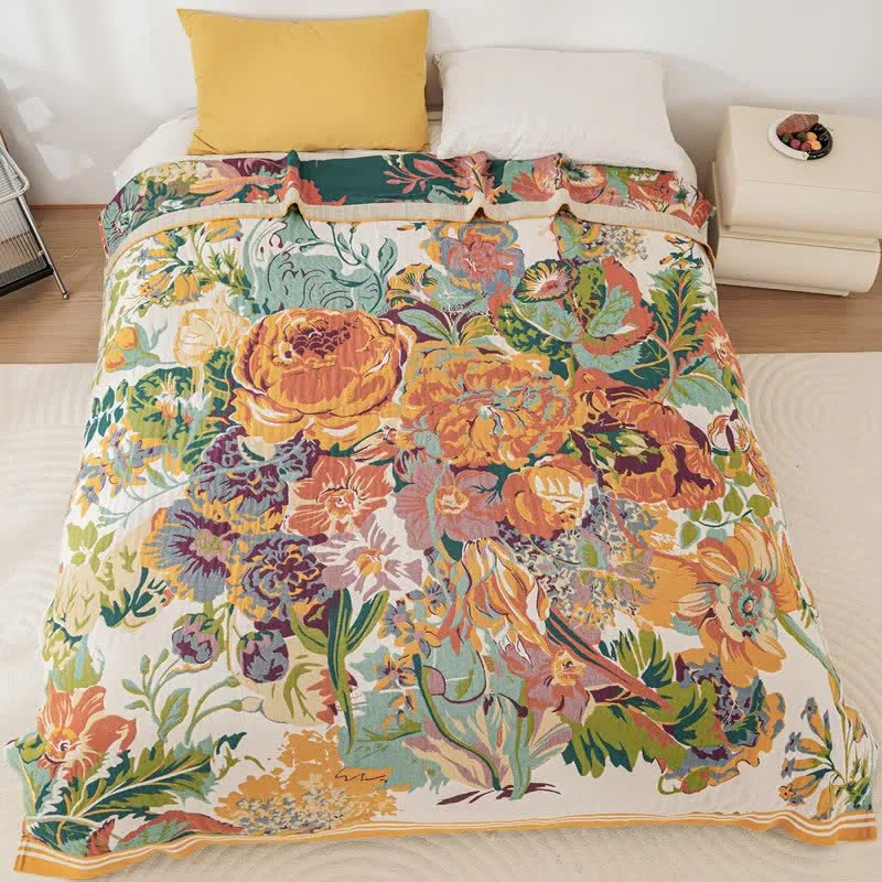 Boho-Baumwoll-Steppdecke mit blühendem Blumenmuster