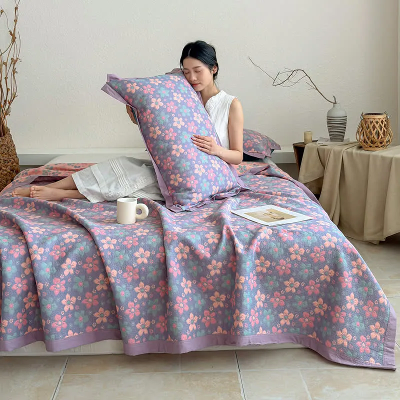 Dreilagige Tagesdecke aus Gaze mit kleinem Blumenmuster