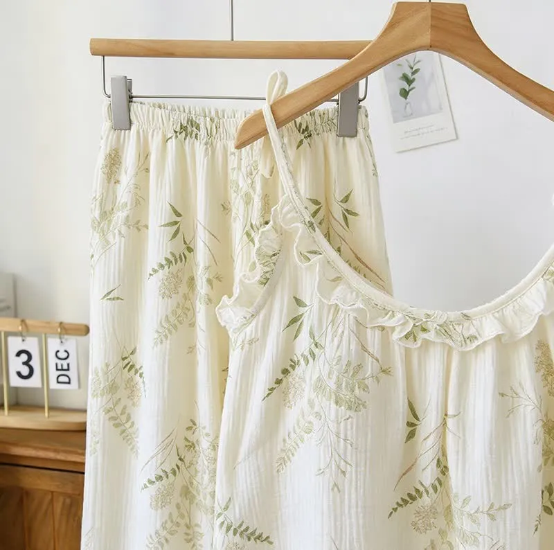 Baumwoll-Cami-Pyjama mit Rüschen und botanischem Blattmuster