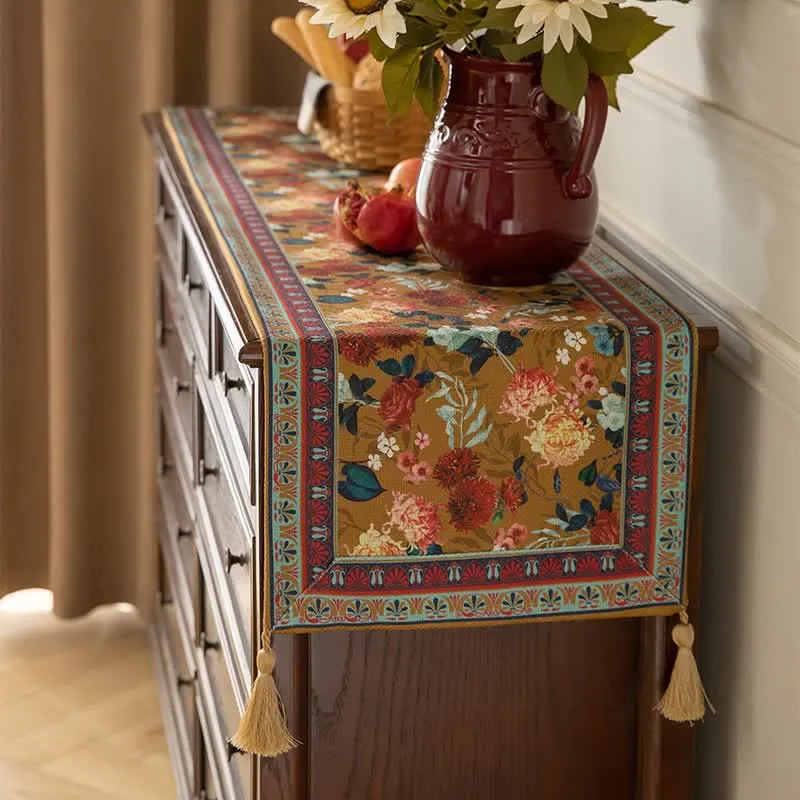 Vintage-Tischläufer mit Blumenquasten