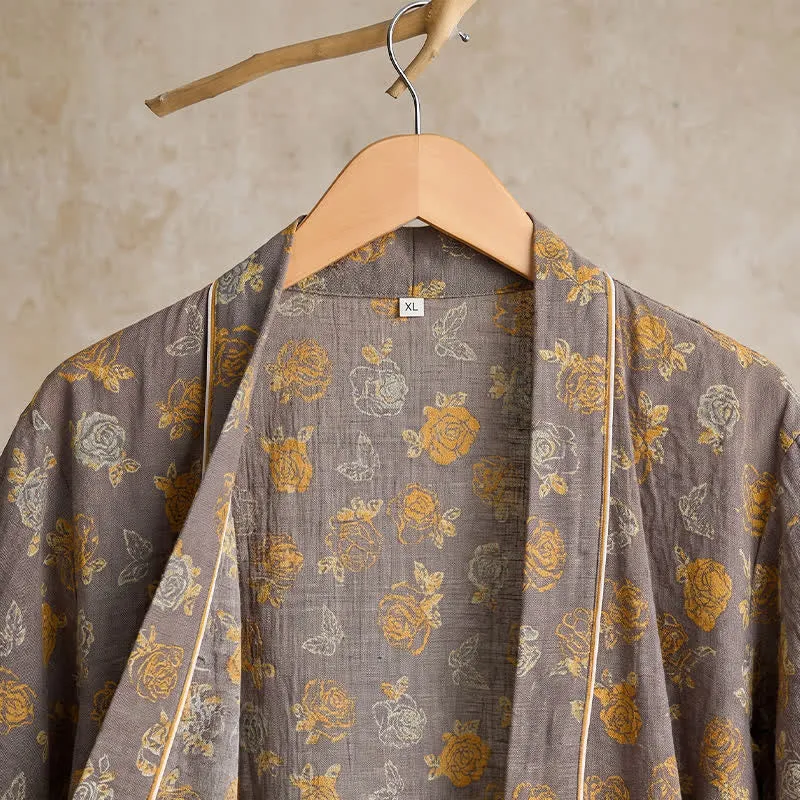 Taupe-gelber Kimono-Bademantel mit Vintage-Blumenmuster