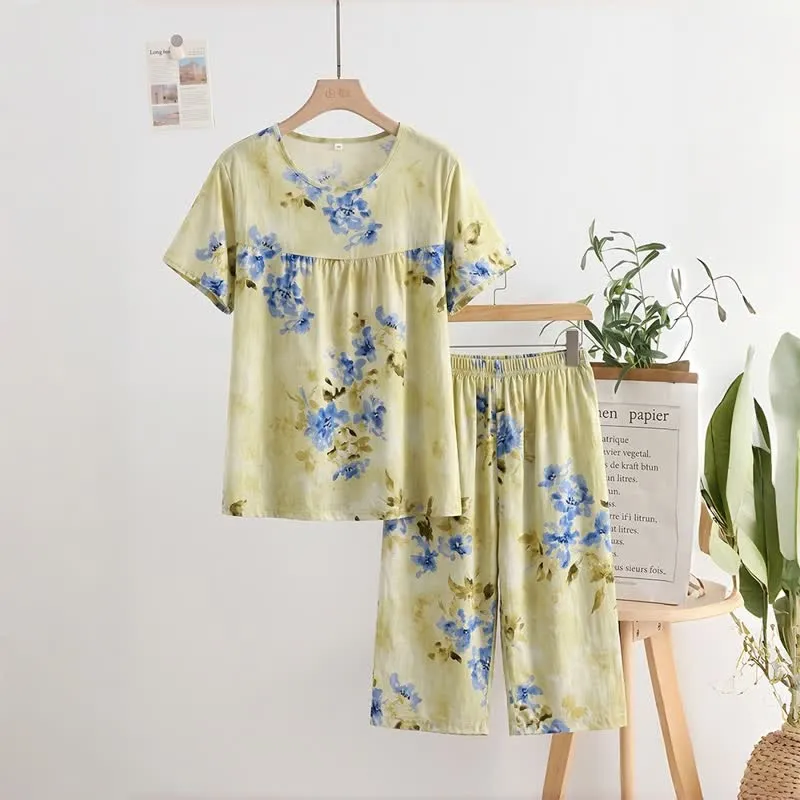 Damenpyjama mit blauem Blumenmuster und kurzen Ärmeln