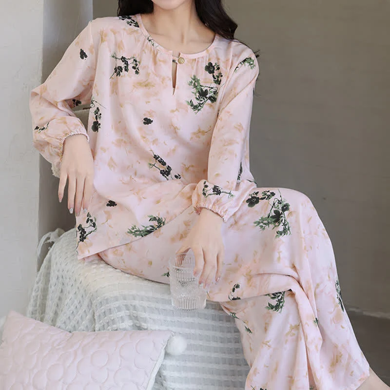 Langärmliger Damenpyjama mit ländlichem Blumenmuster