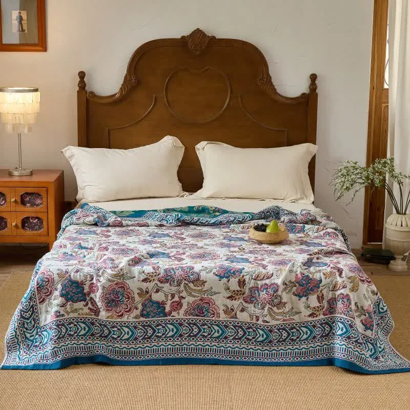 Vintage-Steppdecke aus Baumwolle mit böhmischem Blumenmuster