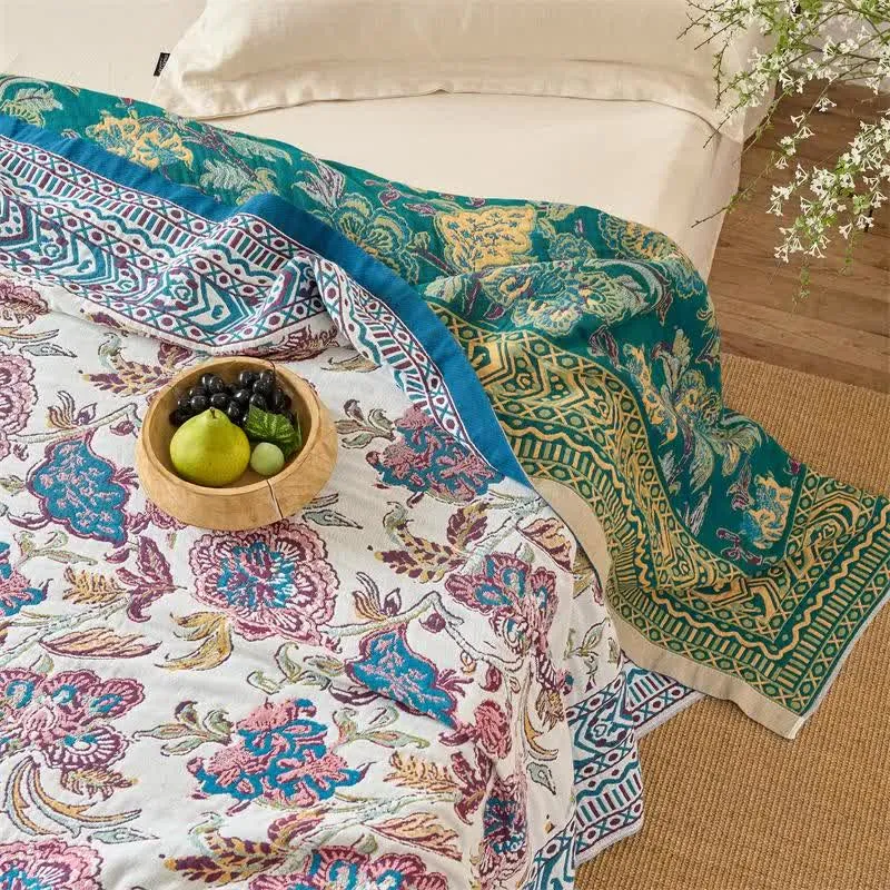 Vintage-Steppdecke aus Baumwolle mit böhmischem Blumenmuster