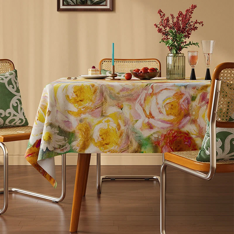 Tischdecke mit zartem impressionistischem Rosenmuster