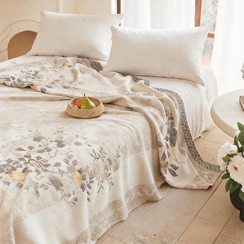Wende-Steppdecke aus Gaze mit orientalischem Pfingstrosenmuster und Jacquard-Print
