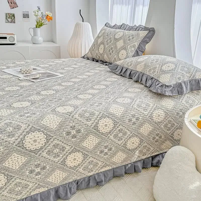 Rüschen-Tagesdecke aus Baumwollköper mit geometrischem Muster im Vintage-Stil