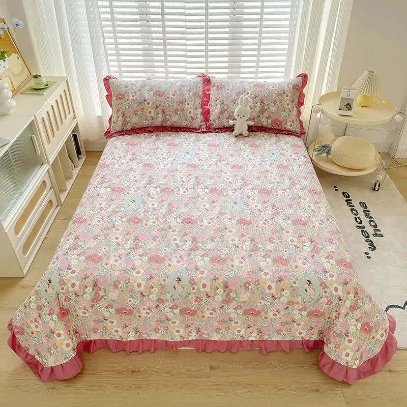 Rüschen-Tagesdecke aus rosa Baumwollköper mit Blumenmuster