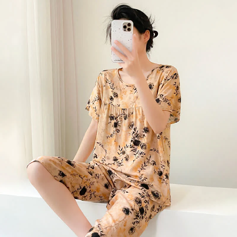 Vintage Damenpyjama mit Blumenmuster und kurzen Ärmeln
