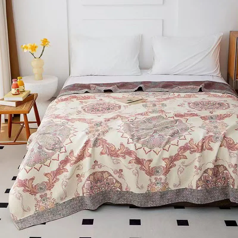 Vintage-Steppdecke aus Baumwollgaze mit aufwendig verziertem Blumenmuster