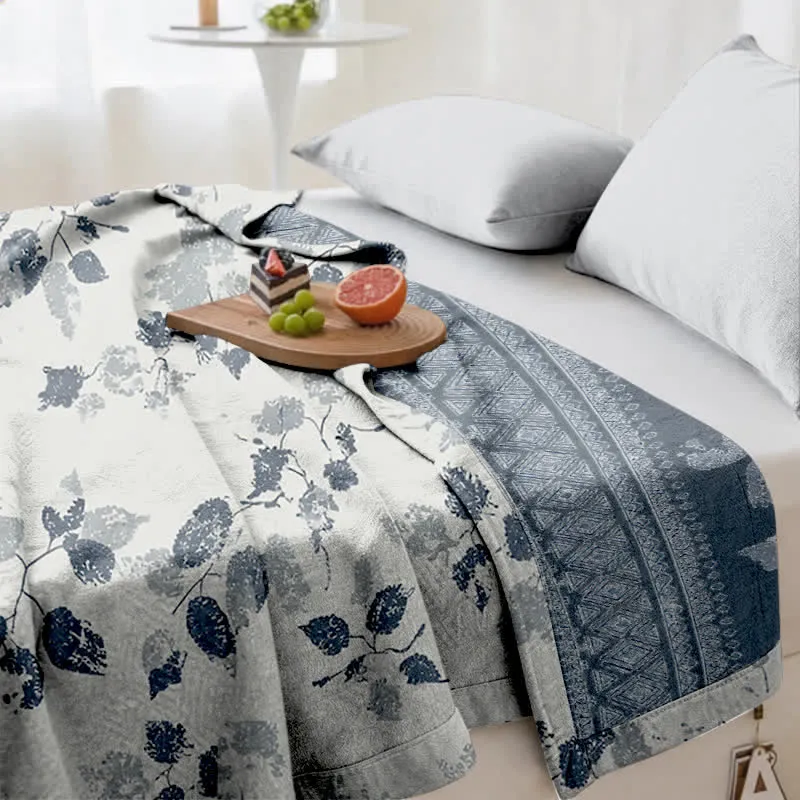 Boho-Steppdecke aus Baumwollgaze mit Blättermuster