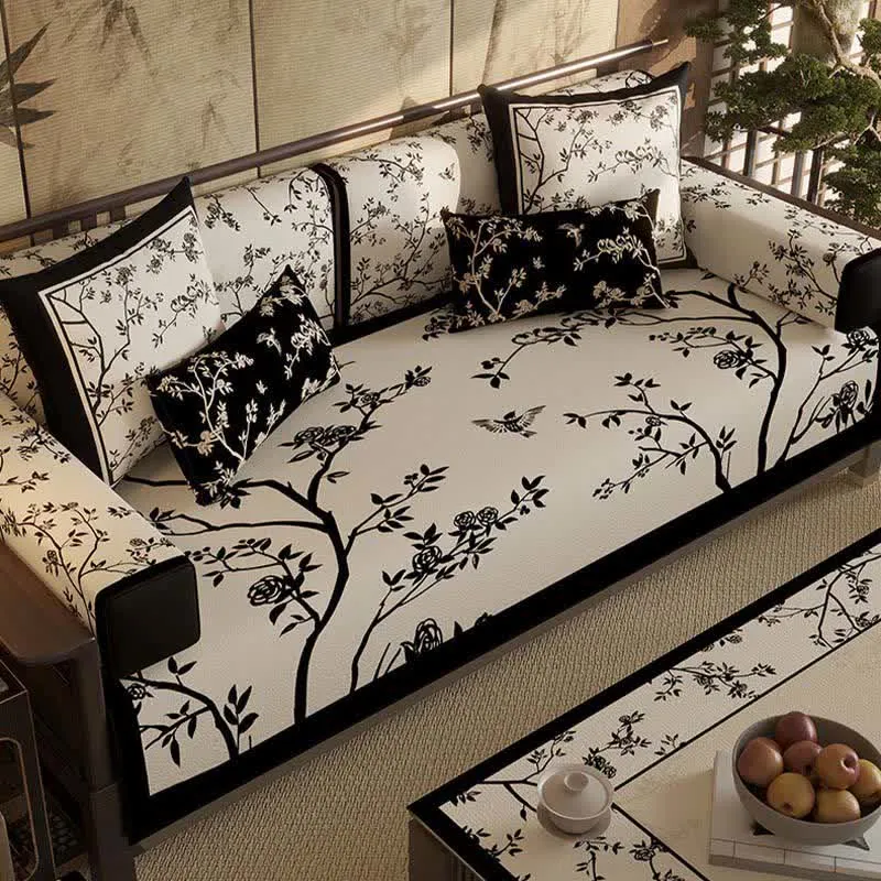 Sofabezug im Vintage-Stil mit orientalischen Zweigen und Blumen