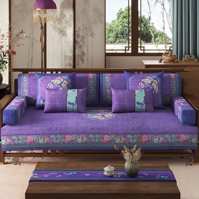 Sofaschutzhülle im orientalischen Stil mit Blumen- und Schmetterlingsmotiven