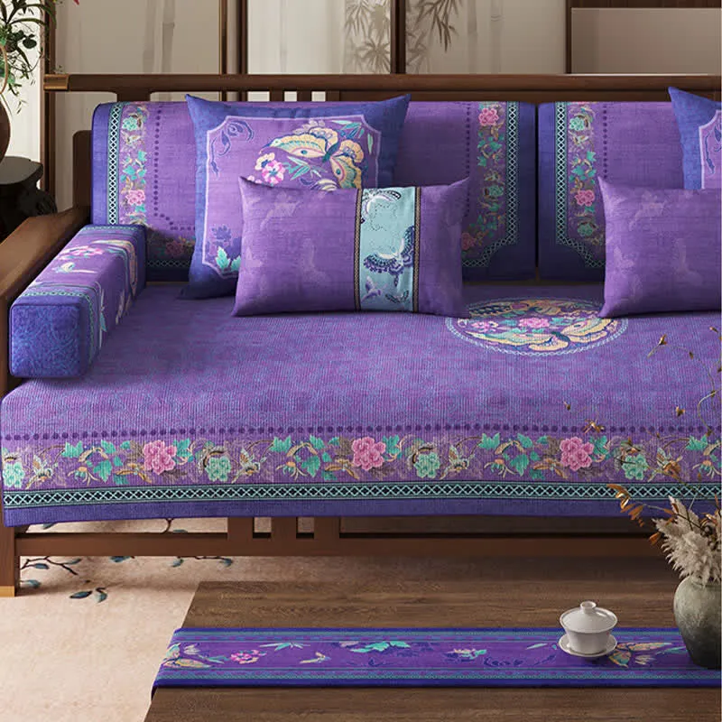 Sofaschutzhülle im orientalischen Stil mit Blumen- und Schmetterlingsmotiven
