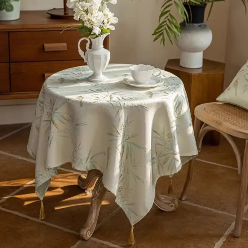 Elegante Tischdecke mit Bambusblattquasten