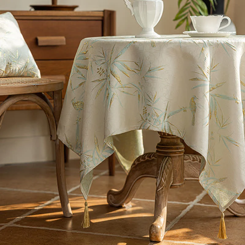 Elegante Tischdecke mit Bambusblattquasten