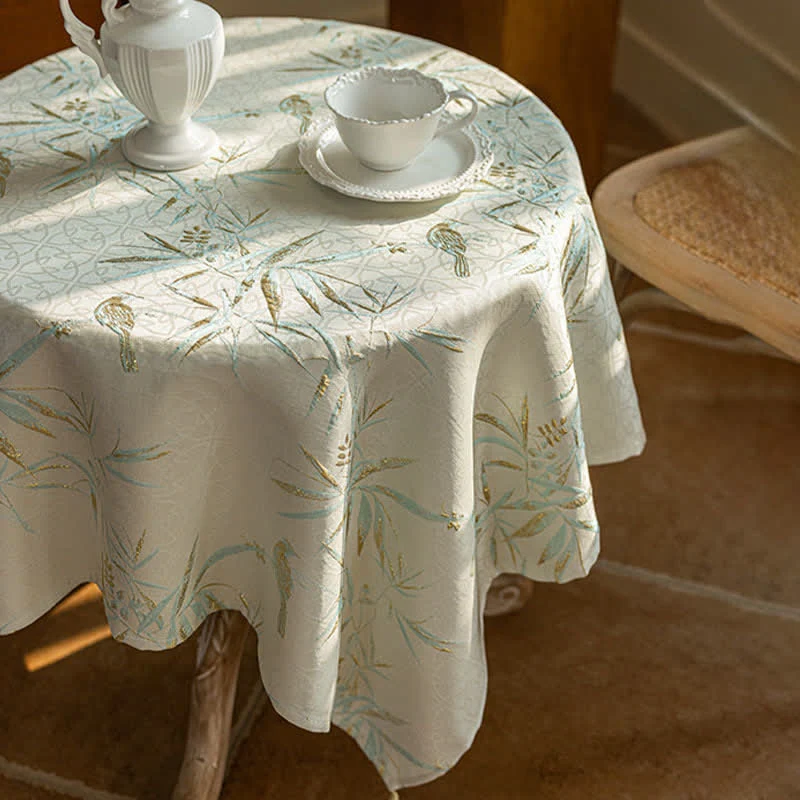 Elegante Tischdecke mit Bambusblattquasten