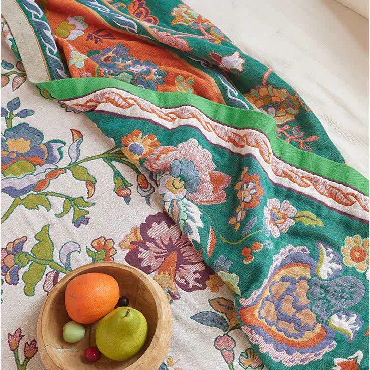 Baumwoll-Steppdecke mit böhmischem Rand und Blumenmuster