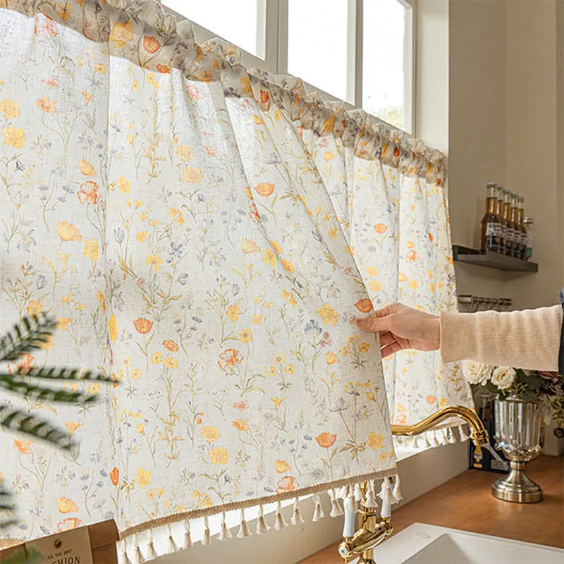 Halbtransparenter Küchenvorhang mit Blumenmuster