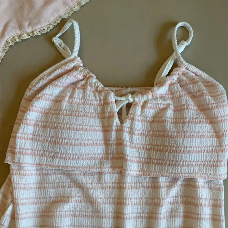 Pyjama-Set mit Schleife vorne, gestreiftem Trägertop und Shorts