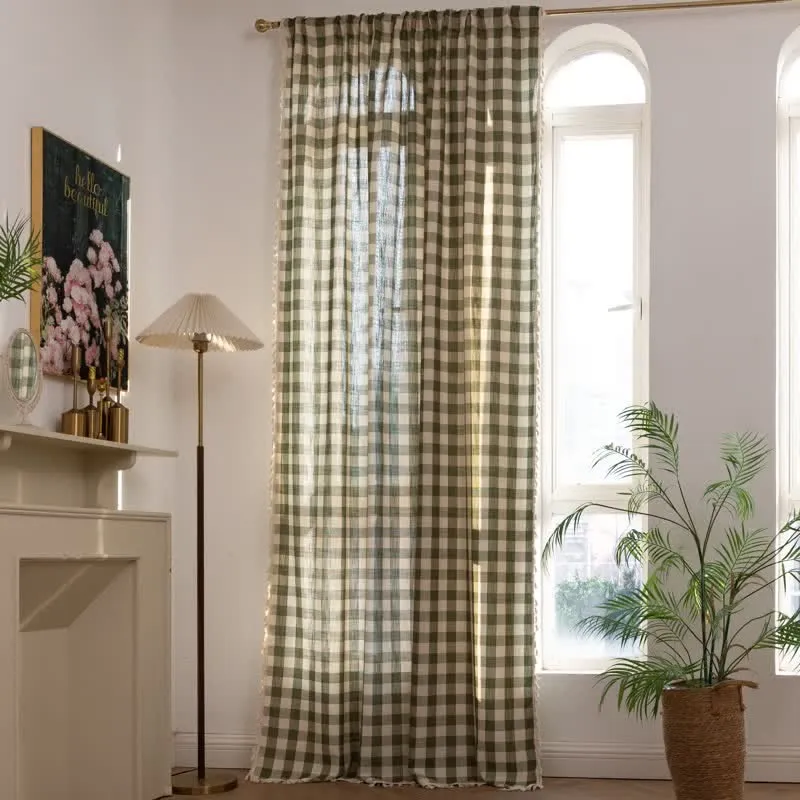 Karogardine im Landhausstil mit Quasten